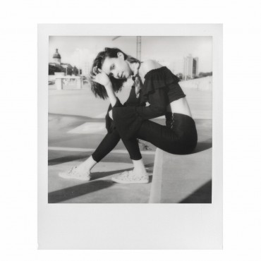 Película Blanco y negro SX70 de Polaroid Originals